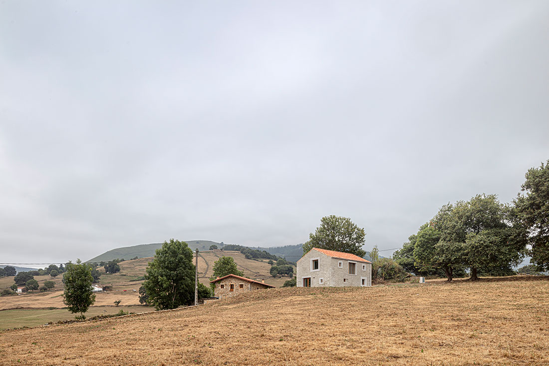 231128_W_P_Grey-House_01