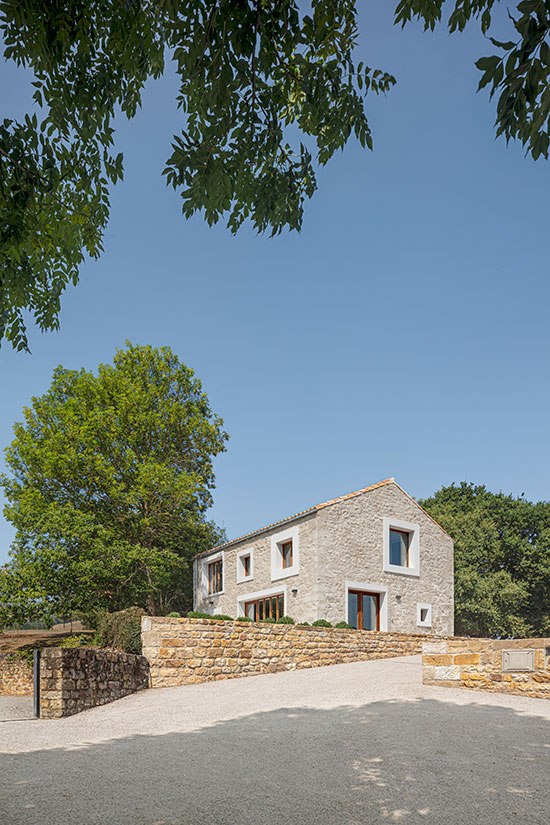 231128_W_P_Grey-House_02