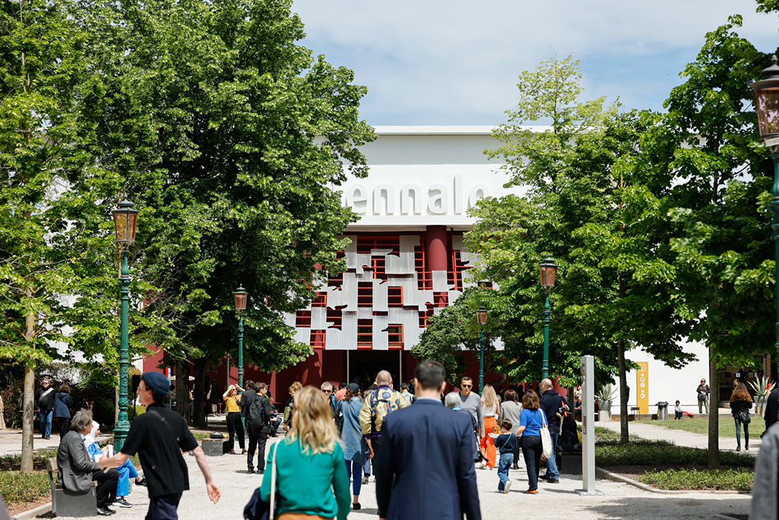 231213_W_P_La-Bienal_01