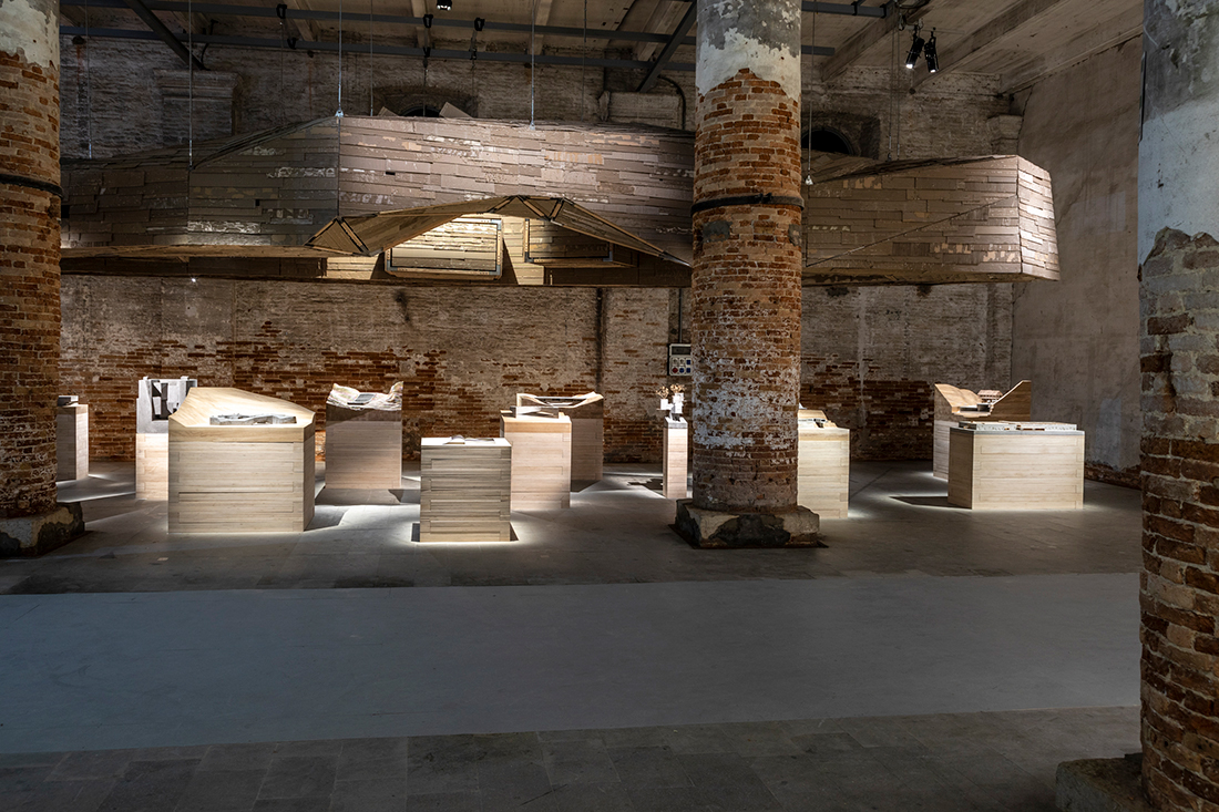 231213_W_P_La-Bienal_12